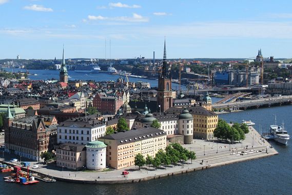 Gamlastan e, sullo sfondo, Sodermalm a Stoccolma