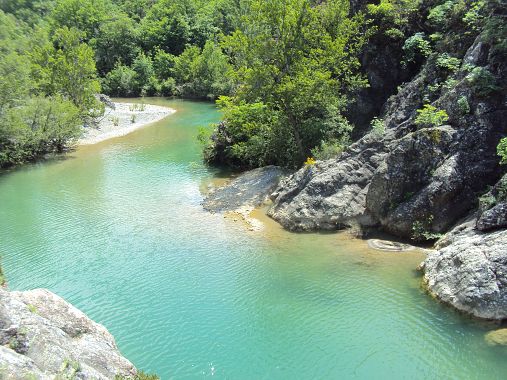 L'acqua turchese del fiume Cecina